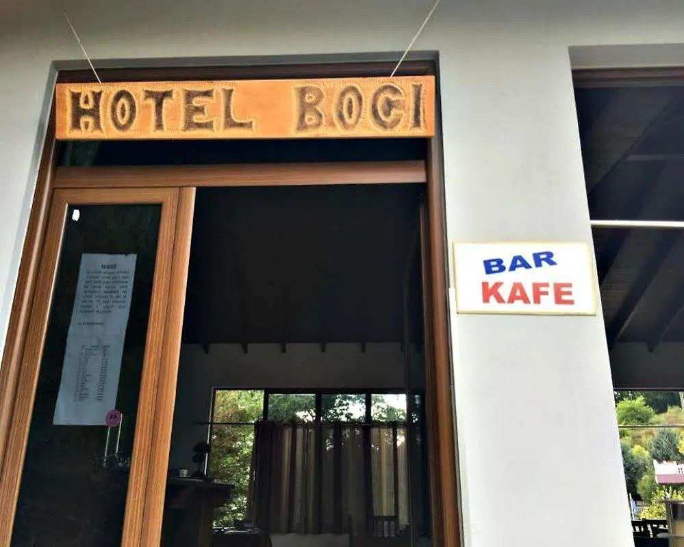 Boci Hotel エルバサン 2*,